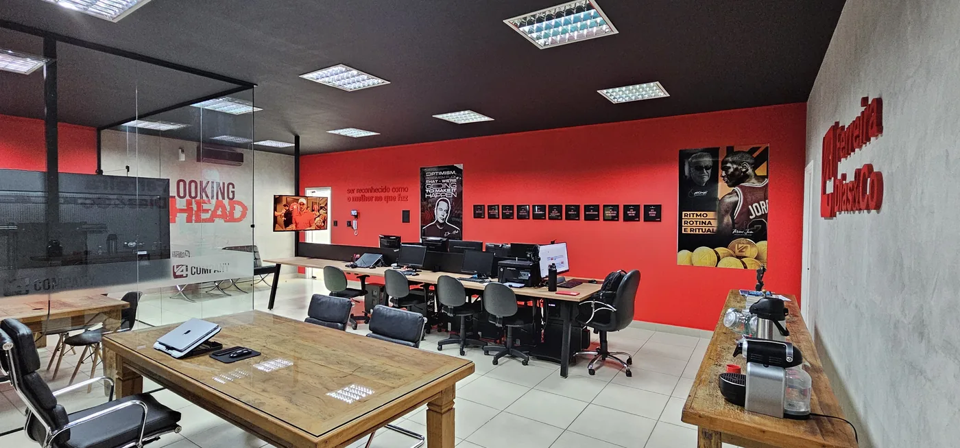 Sala de reunião do escritório da V4 Ferreira Dias & Co