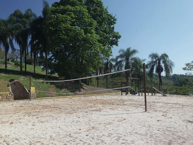 Quadra de areia do Pier 22 para beach tênis e futevôlei